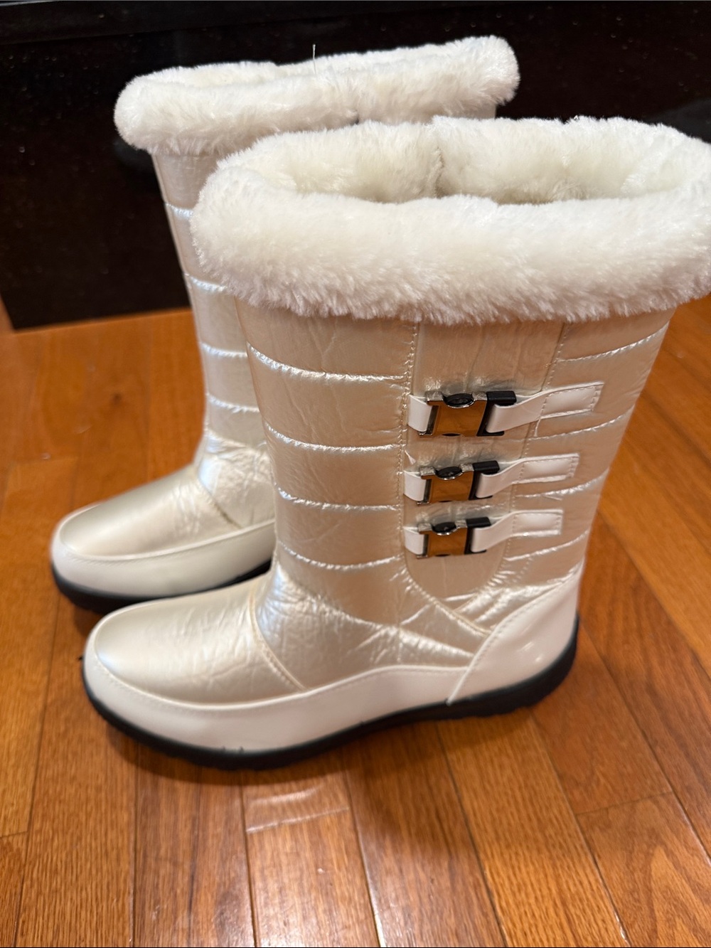 Women's White Faux-Fur Trim Winter Boots - Picture 2 of 6